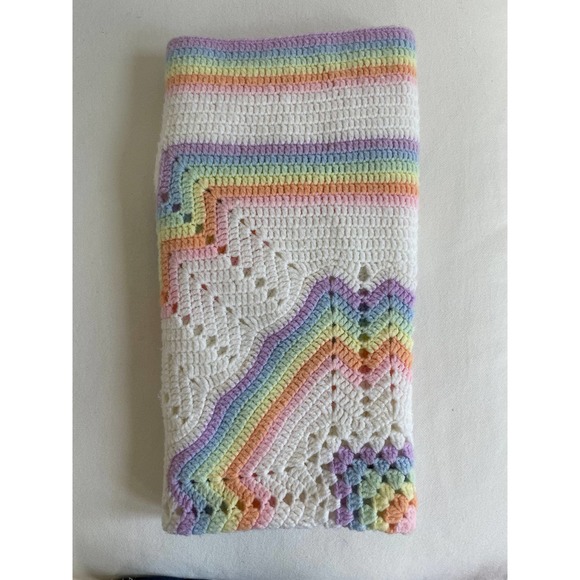 New Handmade Crocheted baby blanket - Picture 1 of 2